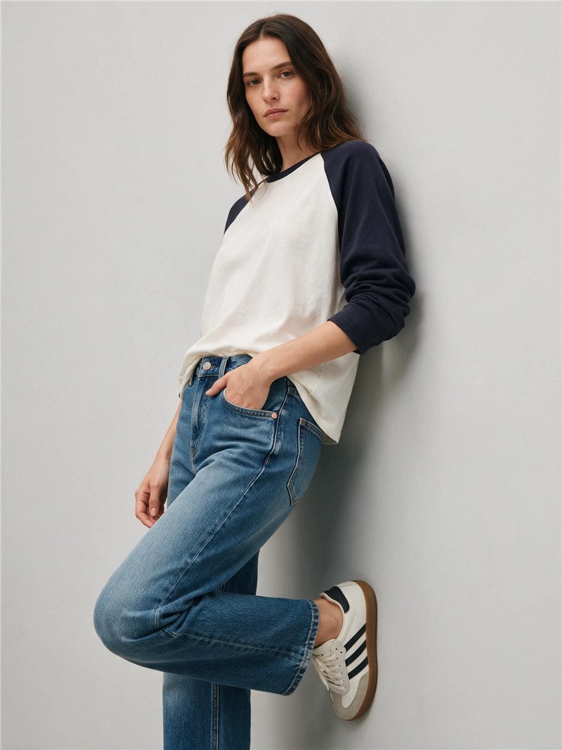 Wall Lean Pose